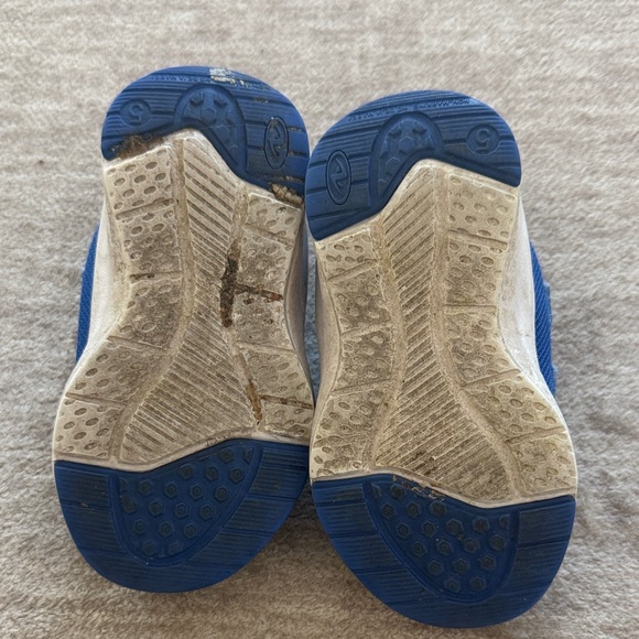 Vibrant Blue Kids Sneakers with Velcro Straps - Picture 4 of 4